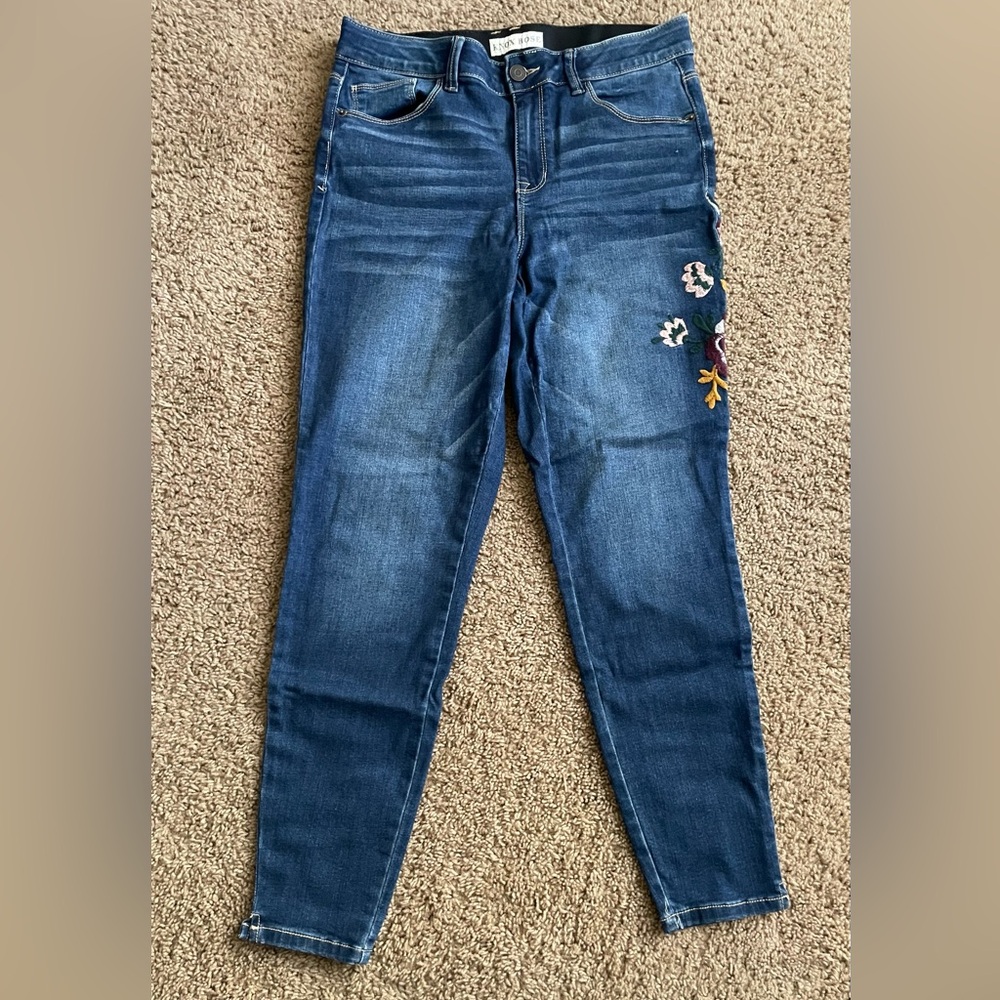 Embroidered flower jeans